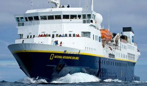 Navio da National Geographic volta a Paranaguá
