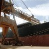 Porto de Paranaguá carrega primeiro navio com soja da nova safra