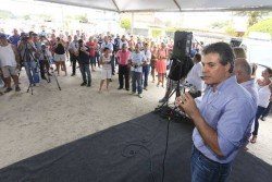 GOVERNADOR ENTREGA TÍTULOS DE TERRA PARA PEQUENOS PRODUTORES