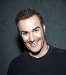 Diogo Portugal se apresenta em Paranaguá com stand up "Partiu Portugal"