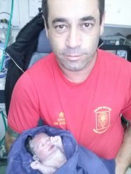 Corpo de Bombeiros de Paranaguá traz ao mundo a pequena Isabela
